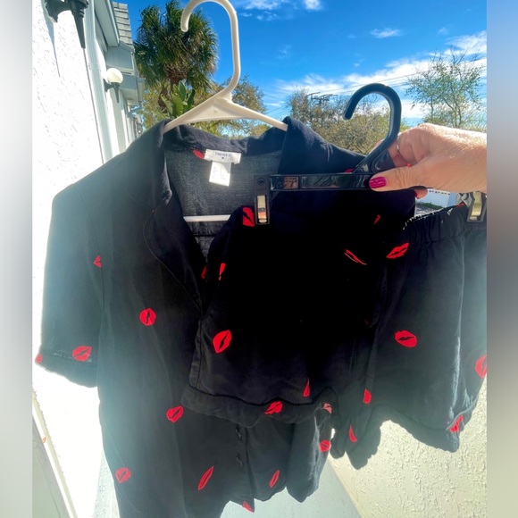 Forever 21 Kiss Lips Pj Set NWOT Black w/red lips Sz S - Picture 11 of 11